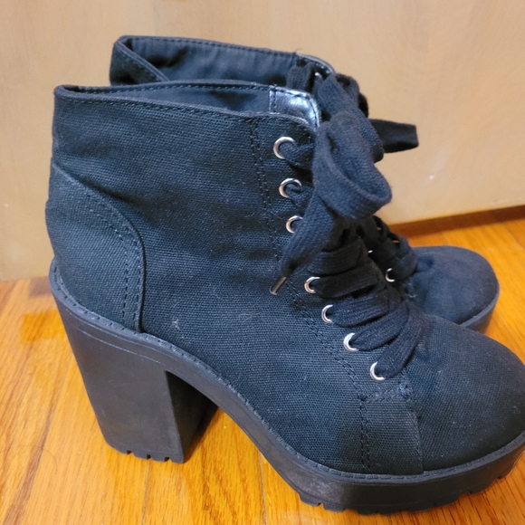 Divided H&M Shoes - Women's Korean Platform Shoes (Size 6)